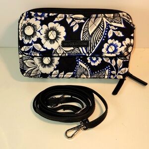 Vera Bradley All in 1 RFID Crossbody, EUC
